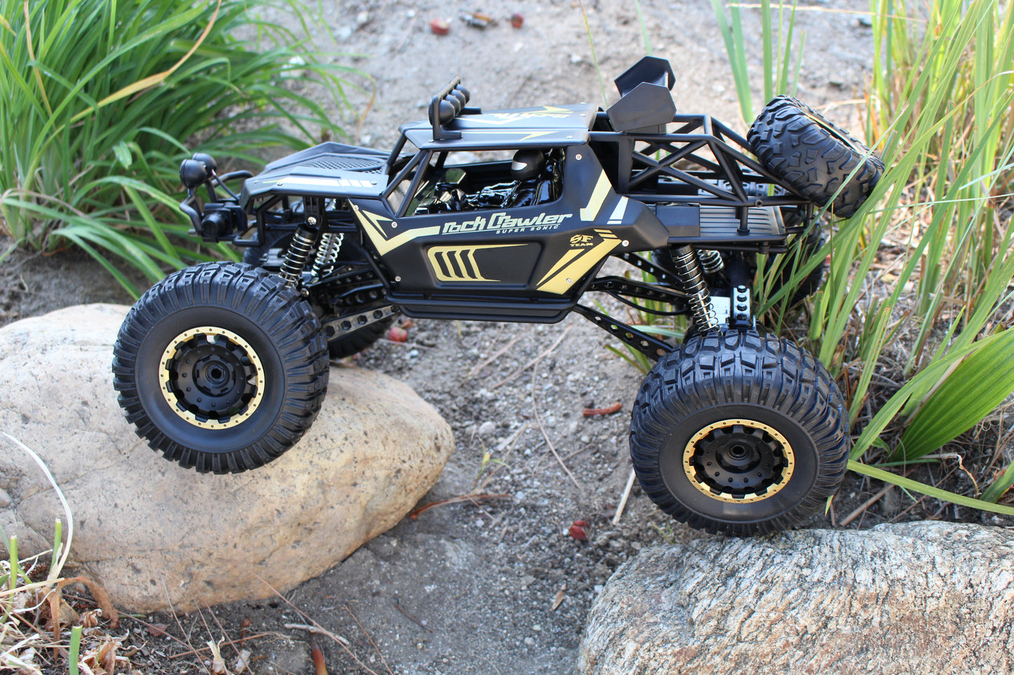 RC Car 4WD Off Road Rock Crawler 20" Black Edition